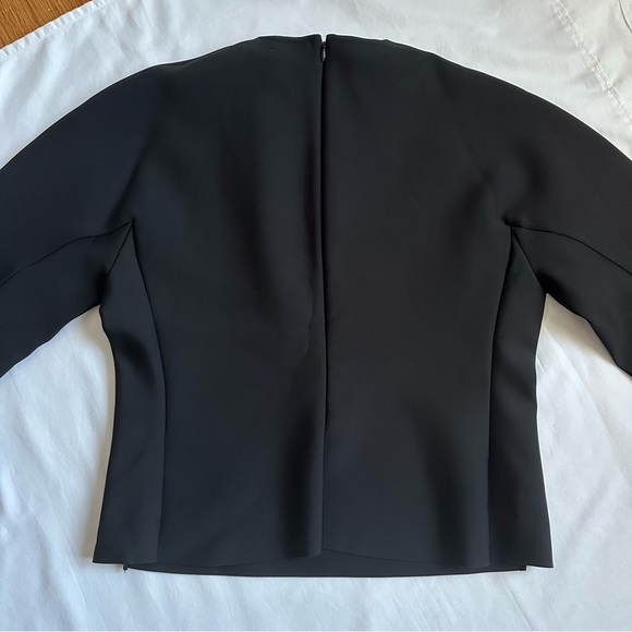 โ
COS Structured waisted Top - Black โ
- Picture 16 of 17